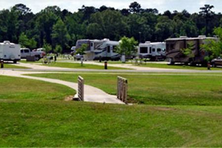 Red Shoes Rv Park And Chalets Kinder Exterior photo