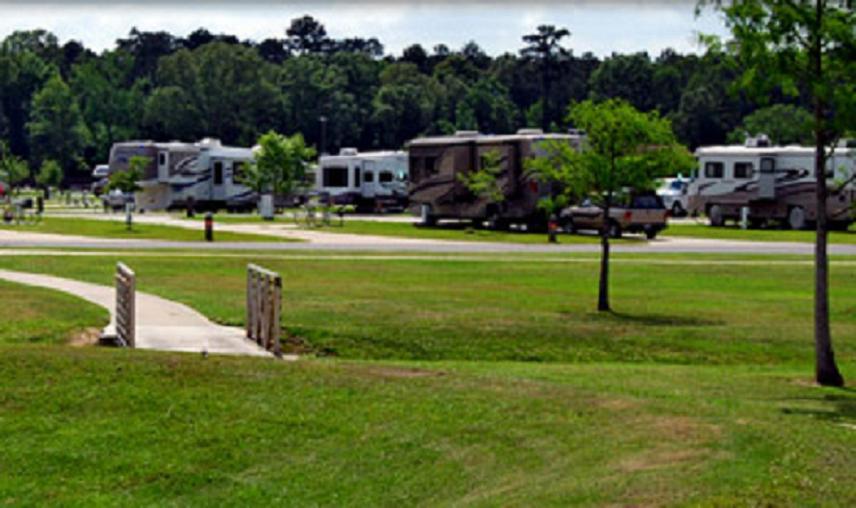 Red Shoes Rv Park And Chalets Kinder Exterior photo